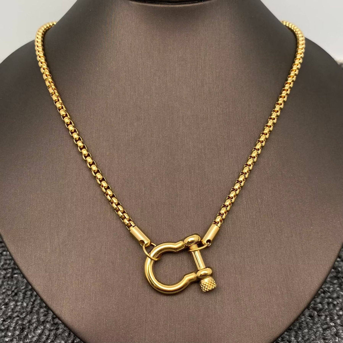 18K Gold Plated Horseshoe Buckle Necklace