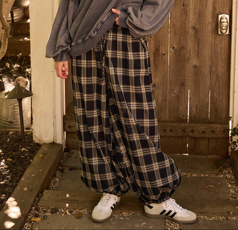 Moonlight Plaid Balloon Pants in Navy